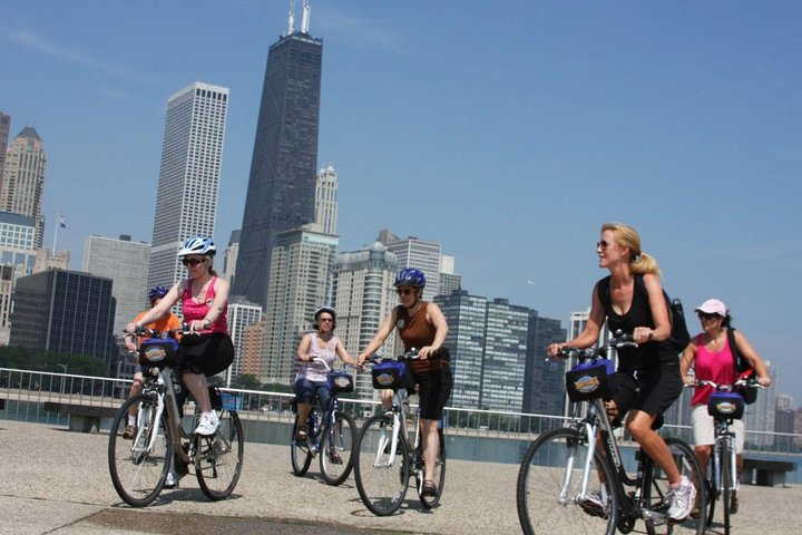 Experience the joy of cycling along Chicago’s stunning lakefront discovering scenic parks lively beaches and the popular Lincoln Park Zoo. Perfect for families craving outdoor adventure together!